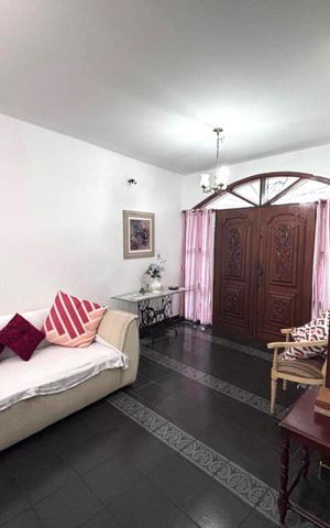 Casa à venda com 248m², 3 quartos e 2 vagasSala