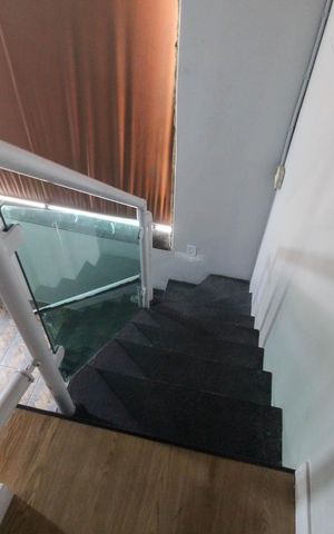 Casa à venda com 400m², 6 quartos e 1 vagaEscada Casa 2