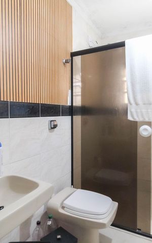 Casa à venda com 400m², 6 quartos e 1 vagaBanheiro Quarto 3 - Suíte