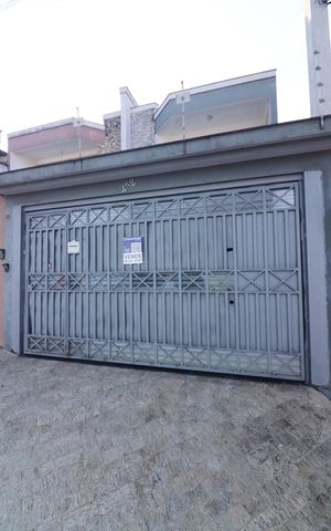 Casa à venda com 300m², 3 quartos e 4 vagasFachada 