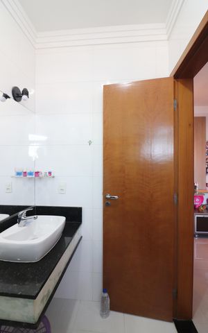 Casa à venda com 300m², 3 quartos e 4 vagasQuarto 1 - Suíte Banheiro 