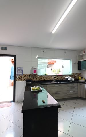Casa à venda com 300m², 3 quartos e 4 vagasCozinha 