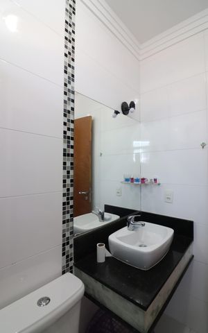 Casa à venda com 300m², 3 quartos e 4 vagasQuarto 1 - Suíte Banheiro 