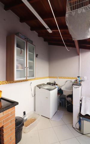 Casa à venda com 300m², 3 quartos e 4 vagasÁrea de Serviço