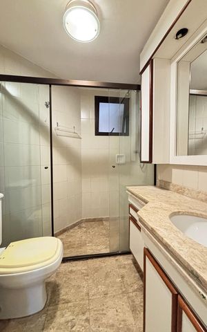 Apartamento para alugar com 126m², 3 quartos e 2 vagas Apartamento para alugar com 126m², 3 quartos e 2 vagasBanheiro