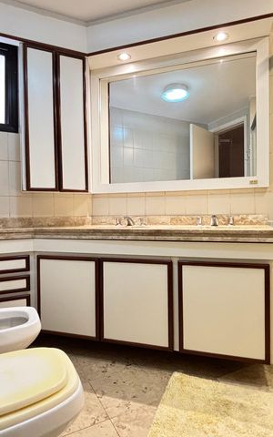 Apartamento para alugar com 126m², 3 quartos e 2 vagas Apartamento para alugar com 126m², 3 quartos e 2 vagasBanheiro da Suíte