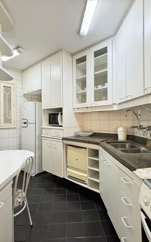 Apartamento para alugar com 126m², 3 quartos e 2 vagas Apartamento para alugar com 126m², 3 quartos e 2 vagasCozinha