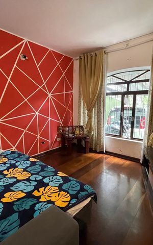 Casa à venda com 147m², 5 quartos e 2 vagas Casa à venda com 147m², 5 quartos e 2 vagasSala