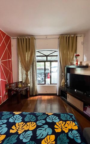 Casa à venda com 147m², 5 quartos e 2 vagas Casa à venda com 147m², 5 quartos e 2 vagasSala