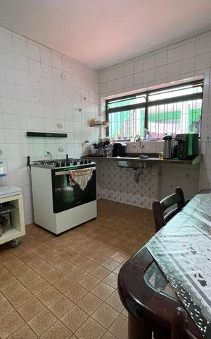 Casa à venda com 147m², 5 quartos e 2 vagas Casa à venda com 147m², 5 quartos e 2 vagasCozinha