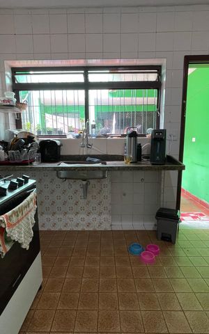 Casa à venda com 147m², 5 quartos e 2 vagas Casa à venda com 147m², 5 quartos e 2 vagasCozinha