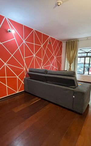 Casa à venda com 147m², 5 quartos e 2 vagas Casa à venda com 147m², 5 quartos e 2 vagasSala