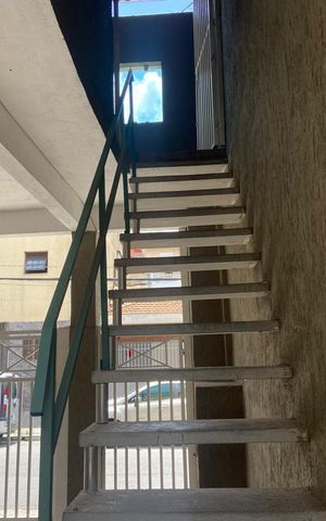 Casa à venda com 260m², 4 quartos e 2 vagas Casa à venda com 260m², 4 quartos e 2 vagasEscada