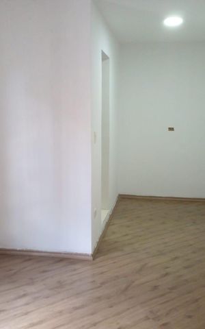 Casa à venda com 260m², 4 quartos e 2 vagas Casa à venda com 260m², 4 quartos e 2 vagasSala
