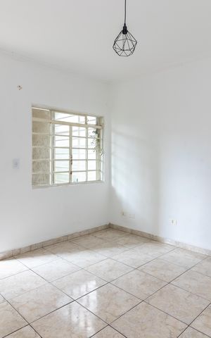 Casa à venda com 260m², 4 quartos e 2 vagas Casa à venda com 260m², 4 quartos e 2 vagasSala