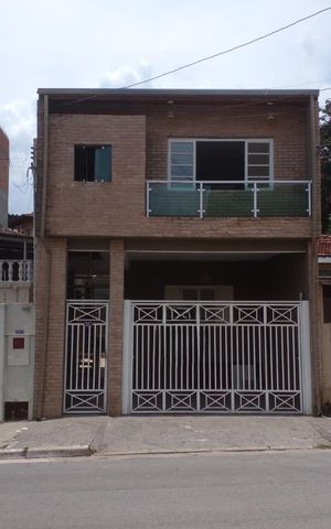 Casa à venda com 260m², 4 quartos e 2 vagas Casa à venda com 260m², 4 quartos e 2 vagasFachada