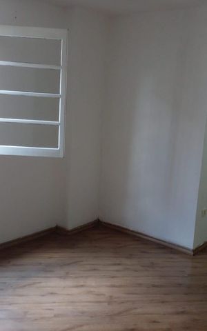 Casa à venda com 260m², 4 quartos e 2 vagas Casa à venda com 260m², 4 quartos e 2 vagasSala