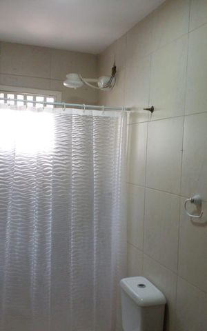 Casa à venda com 260m², 4 quartos e 2 vagas Casa à venda com 260m², 4 quartos e 2 vagasBanheiro