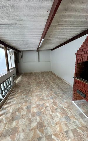 Casa à venda com 209m², 4 quartos e 2 vagas Casa à venda com 209m², 4 quartos e 2 vagasVaranda gourmet