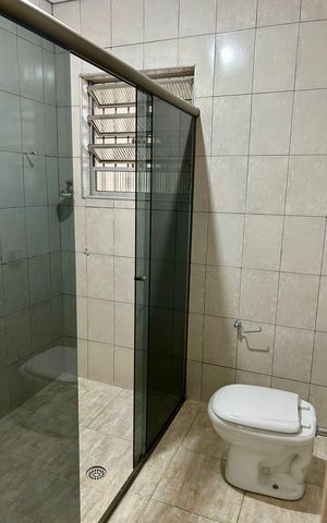 Casa à venda com 209m², 4 quartos e 2 vagas Casa à venda com 209m², 4 quartos e 2 vagasBanheiro