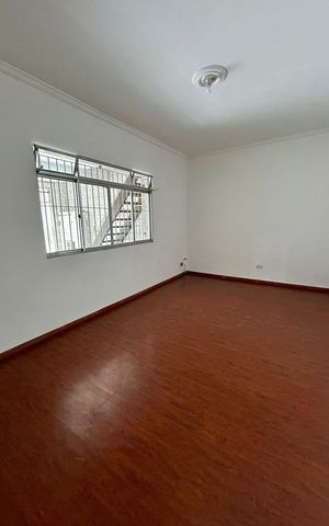 Casa à venda com 209m², 4 quartos e 2 vagas Casa à venda com 209m², 4 quartos e 2 vagasSala