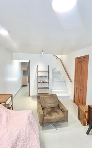 Casa à venda com 160m², 2 quartos e 2 vagas Casa à venda com 160m², 2 quartos e 2 vagasSala