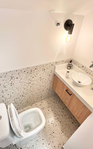 Casa à venda com 160m², 2 quartos e 2 vagas Casa à venda com 160m², 2 quartos e 2 vagasLavabo