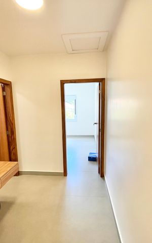 Casa à venda com 160m², 2 quartos e 2 vagas Casa à venda com 160m², 2 quartos e 2 vagasCorredor