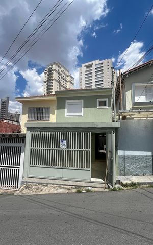 Casa à venda com 160m², 2 quartos e 2 vagas Casa à venda com 160m², 2 quartos e 2 vagasFachada/Placa