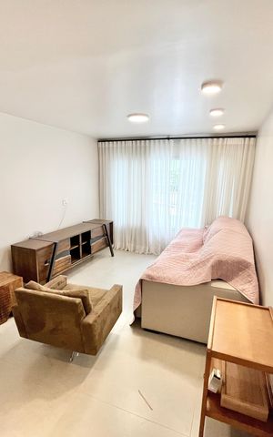 Casa à venda com 160m², 2 quartos e 2 vagas Casa à venda com 160m², 2 quartos e 2 vagasSala
