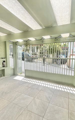 Casa à venda com 160m², 2 quartos e 2 vagas Casa à venda com 160m², 2 quartos e 2 vagasGaragem