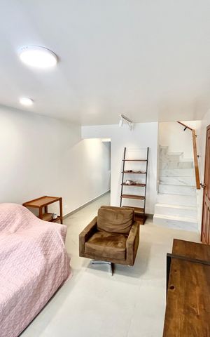 Casa à venda com 160m², 2 quartos e 2 vagas Casa à venda com 160m², 2 quartos e 2 vagasSala
