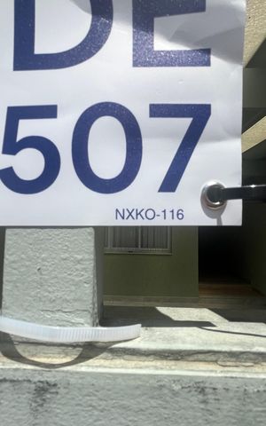 Casa à venda com 160m², 2 quartos e 2 vagas Casa à venda com 160m², 2 quartos e 2 vagasFachada/Placa