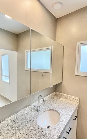 Casa à venda com 160m², 2 quartos e 2 vagas Casa à venda com 160m², 2 quartos e 2 vagasBanheiro da Suíte 2