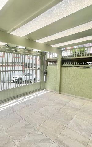 Casa à venda com 160m², 2 quartos e 2 vagas Casa à venda com 160m², 2 quartos e 2 vagasGaragem