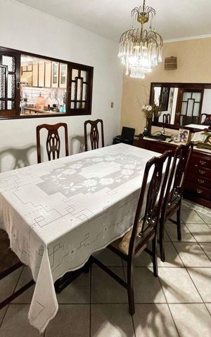 Casa à venda com 219m², 5 quartos e 4 vagas Casa à venda com 219m², 5 quartos e 4 vagasSala