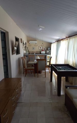 Casa à venda com 80m², 3 quartos e sem vaga Casa à venda com 80m², 3 quartos e sem vagaSala