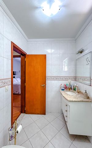 Casa à venda com 147m², 3 quartos e 4 vagasBanheiro