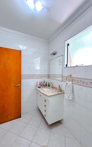 Casa à venda com 147m², 3 quartos e 4 vagasBanheiro