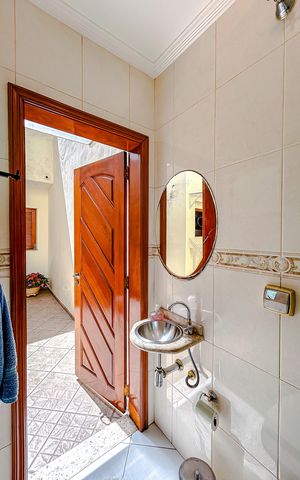 Casa à venda com 147m², 3 quartos e 4 vagasBanheiro de serviço