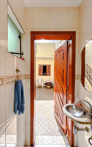 Casa à venda com 147m², 3 quartos e 4 vagasBanheiro de serviço