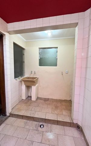 Casa à venda com 200m², 4 quartos e 2 vagas Casa à venda com 200m², 4 quartos e 2 vagasÁrea de serviço