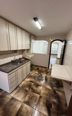 Casa à venda com 200m², 4 quartos e 2 vagas Casa à venda com 200m², 4 quartos e 2 vagasCozinha