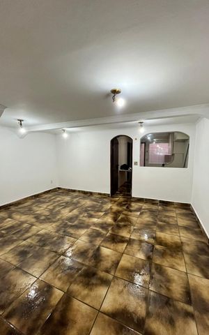 Casa à venda com 200m², 4 quartos e 2 vagas Casa à venda com 200m², 4 quartos e 2 vagasSala