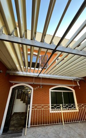 Casa à venda com 200m², 4 quartos e 2 vagas Casa à venda com 200m², 4 quartos e 2 vagasÁrea externa