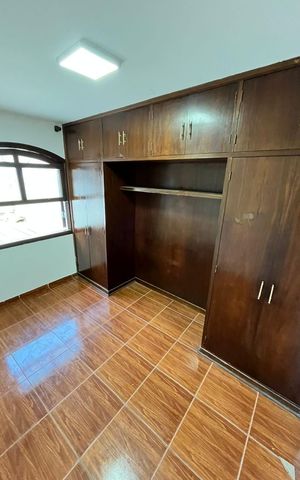 Casa à venda com 200m², 4 quartos e 2 vagas Casa à venda com 200m², 4 quartos e 2 vagasQuarto