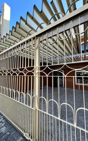 Casa à venda com 200m², 4 quartos e 2 vagas Casa à venda com 200m², 4 quartos e 2 vagasÁrea externa