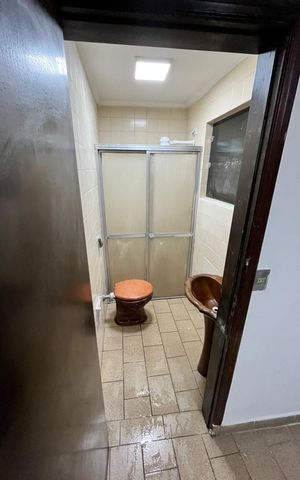 Casa à venda com 200m², 4 quartos e 2 vagas Casa à venda com 200m², 4 quartos e 2 vagasBanheiro