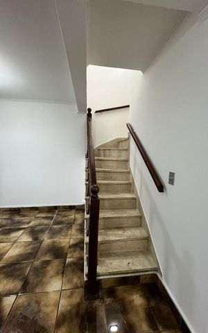 Casa à venda com 200m², 4 quartos e 2 vagas Casa à venda com 200m², 4 quartos e 2 vagasSala