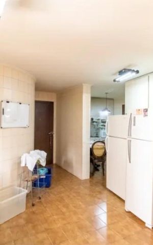 Apartamento à venda com 170m², 4 quartos e 2 vagas Apartamento à venda com 170m², 4 quartos e 2 vagasCozinha